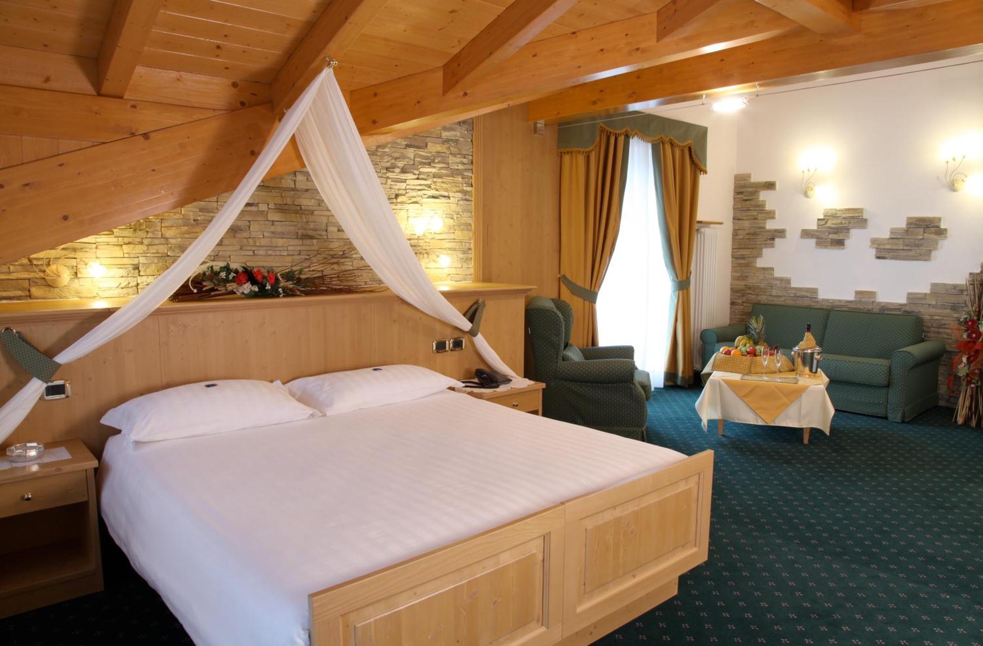 Hotel Gran Vacanze Rooms & Apartments Dimaro Exterior foto