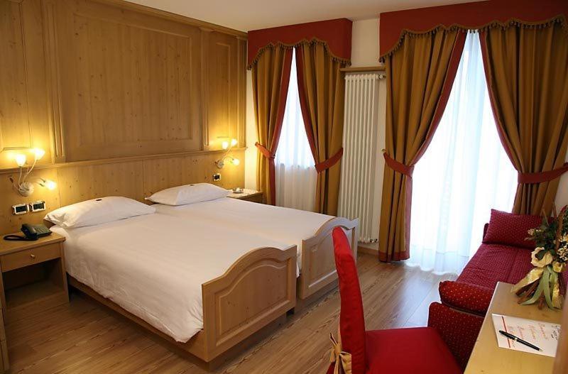 Hotel Gran Vacanze Rooms & Apartments Dimaro Habitación foto