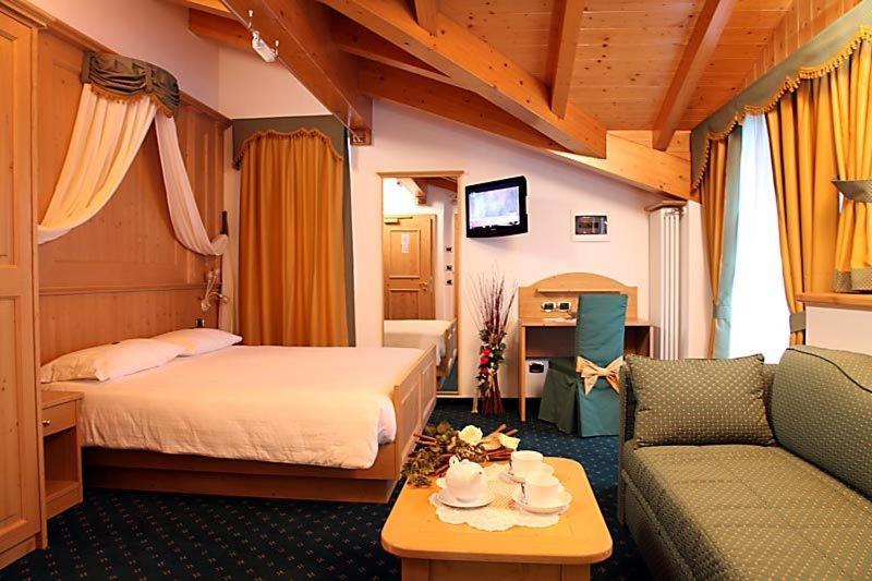 Hotel Gran Vacanze Rooms & Apartments Dimaro Habitación foto
