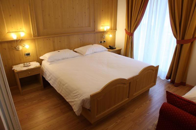 Hotel Gran Vacanze Rooms & Apartments Dimaro Habitación foto