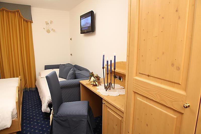 Hotel Gran Vacanze Rooms & Apartments Dimaro Habitación foto